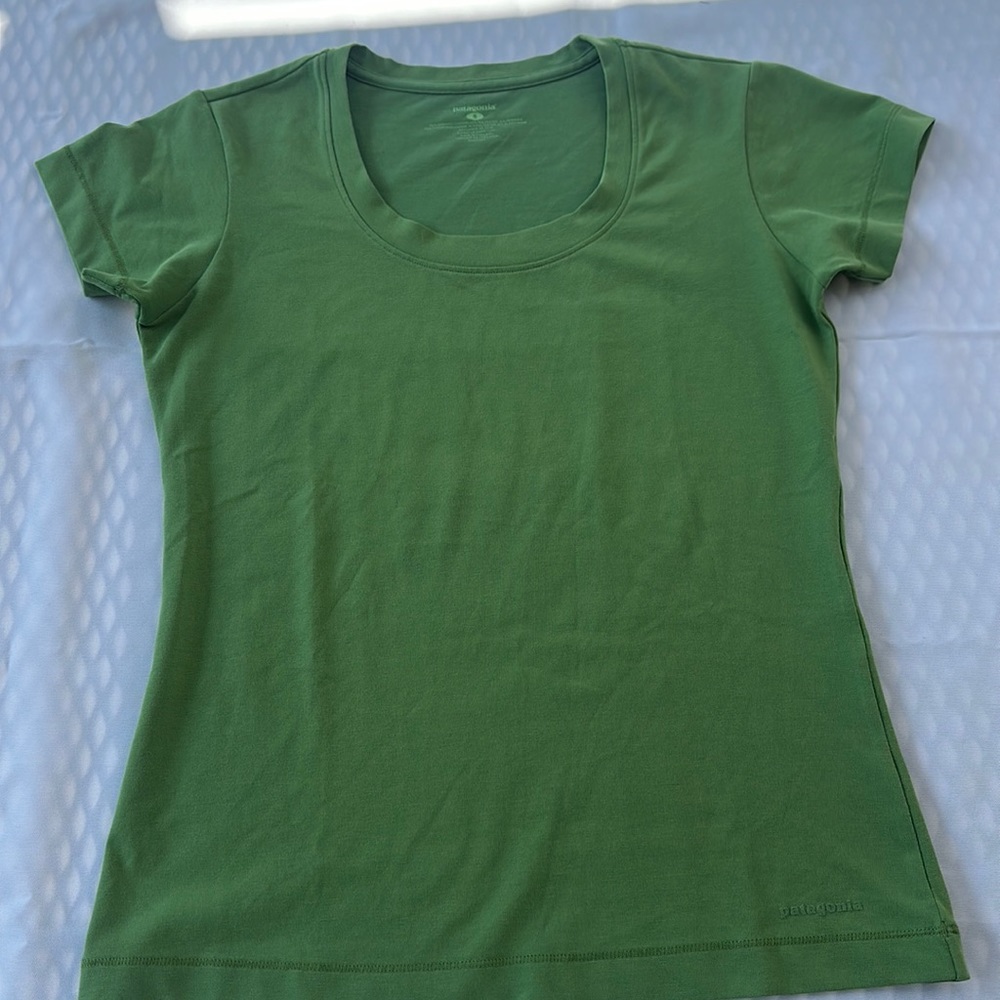 Women’s Patagonia short sleeve shirt